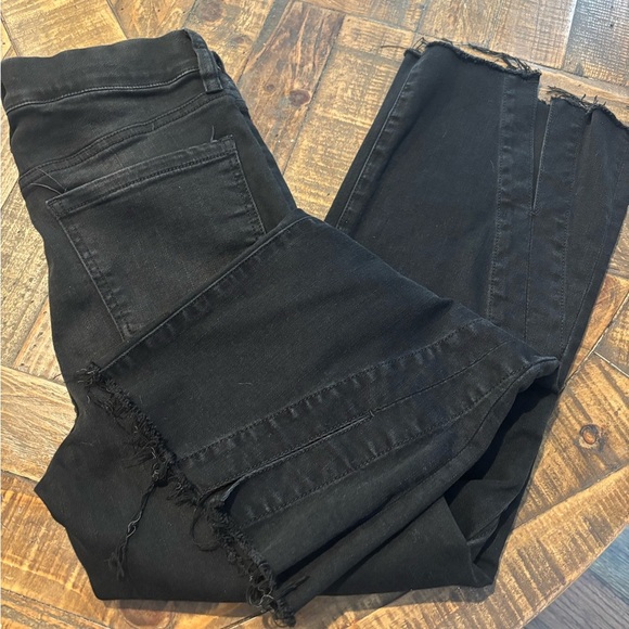 Liverpool  Petite Gia Glider®Crop 8/29 Black - Picture 15 of 16